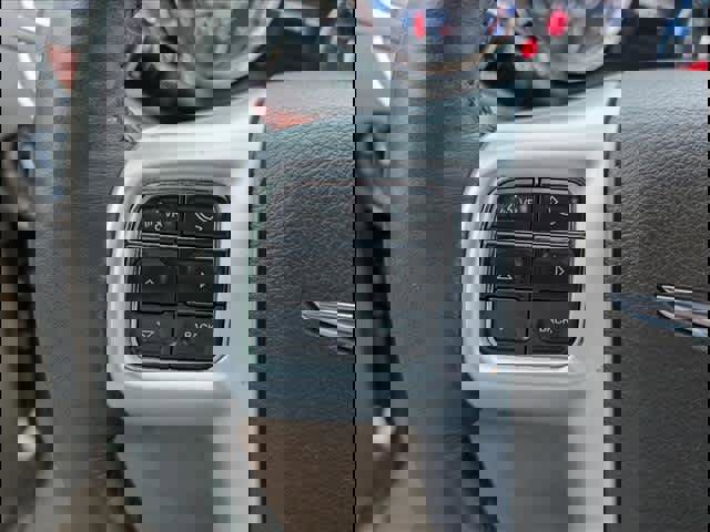 Used 2015 Chrysler Town & Country Limited Platinum image 7