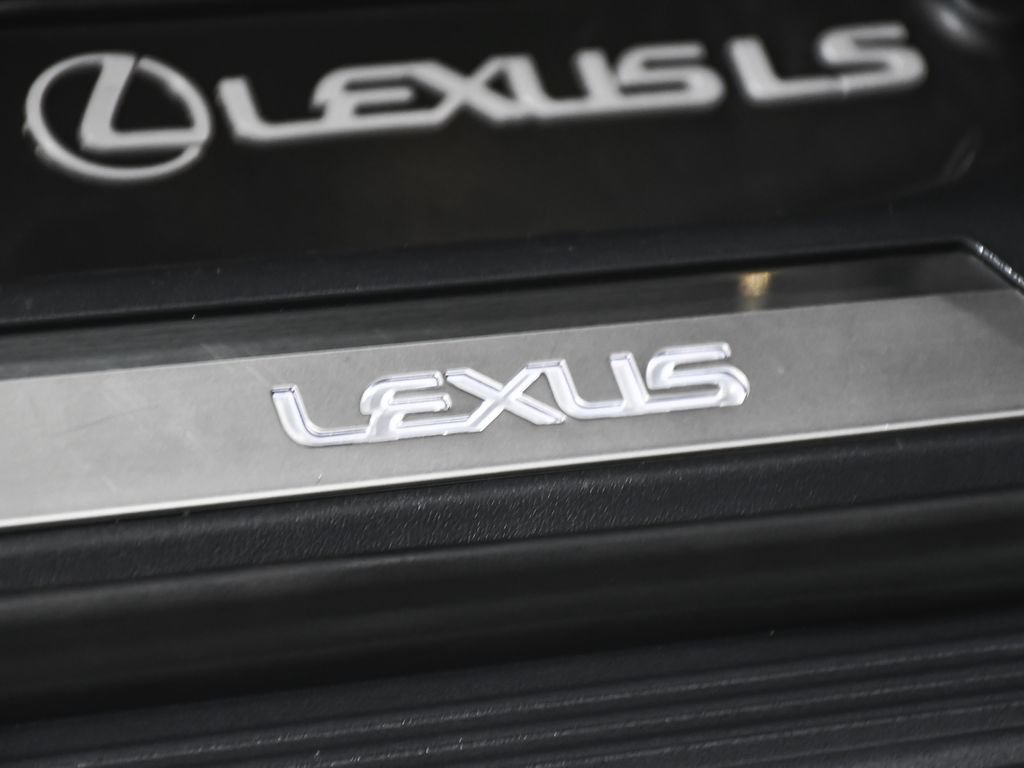Used 2022 Lexus LS 500h AWD w/ Luxury Package image 17