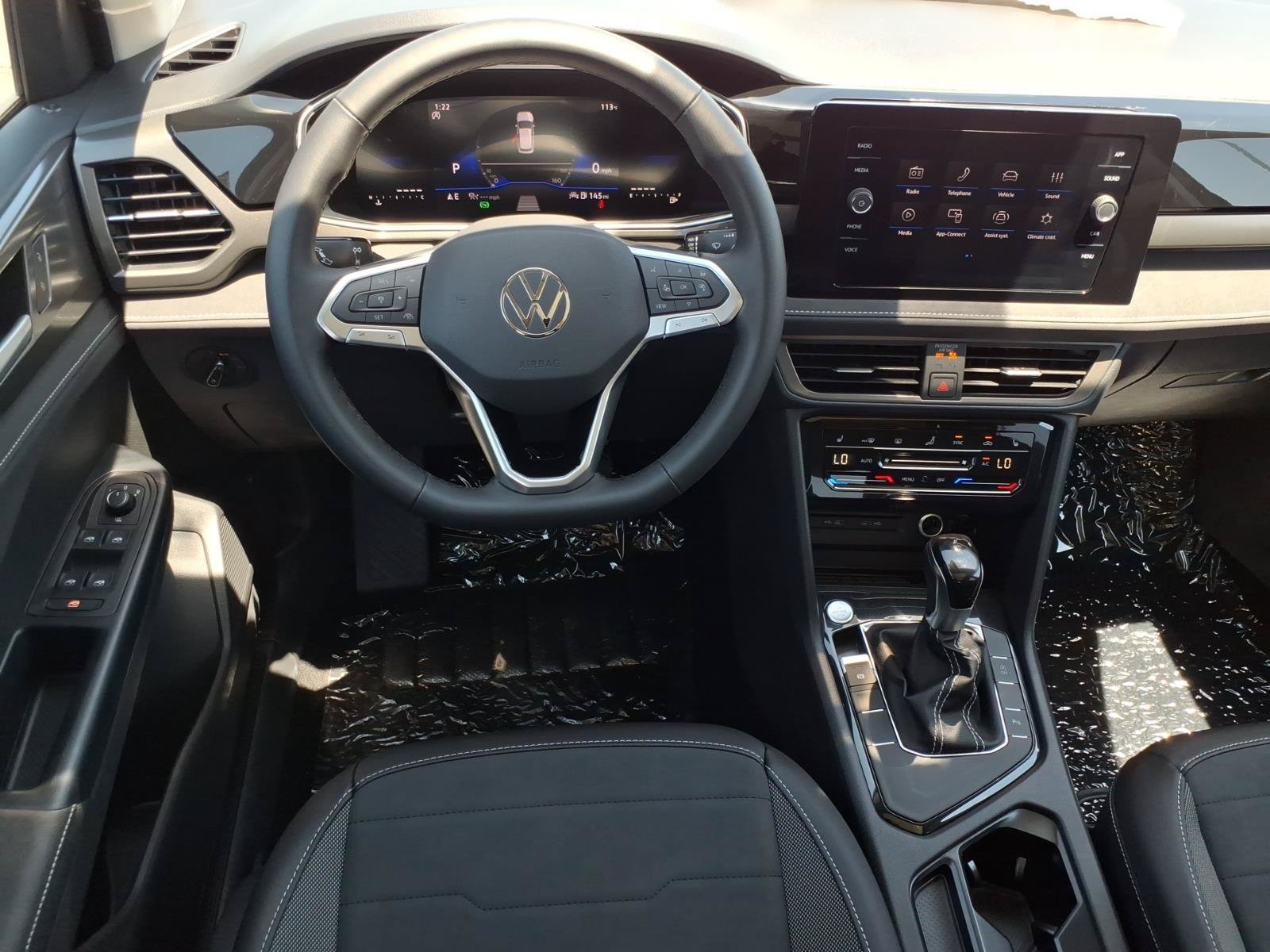 New 2026 Volkswagen Taos SE FWD image 16