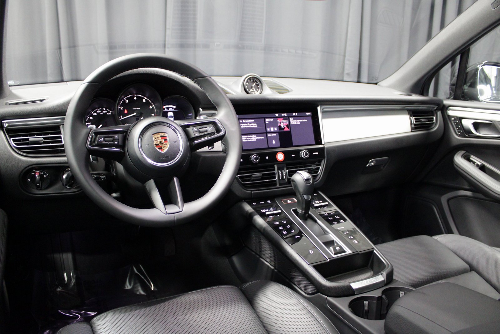 New 2026 Porsche Macan image 4