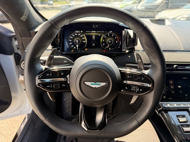 Used 2025 Aston Martin V8 Vantage Coupe RWD image 13