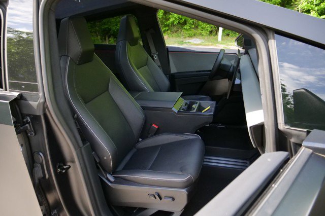 Used 2024 Tesla Cybertruck Cyberbeast AWD/4WD image 40
