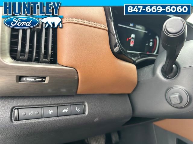 Used 2024 Nissan Pathfinder Platinum w/ Lighting Package (N92) image 24