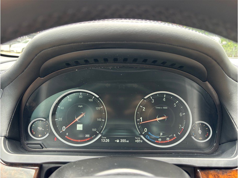 Used 2015 BMW 750Li RWD image 26