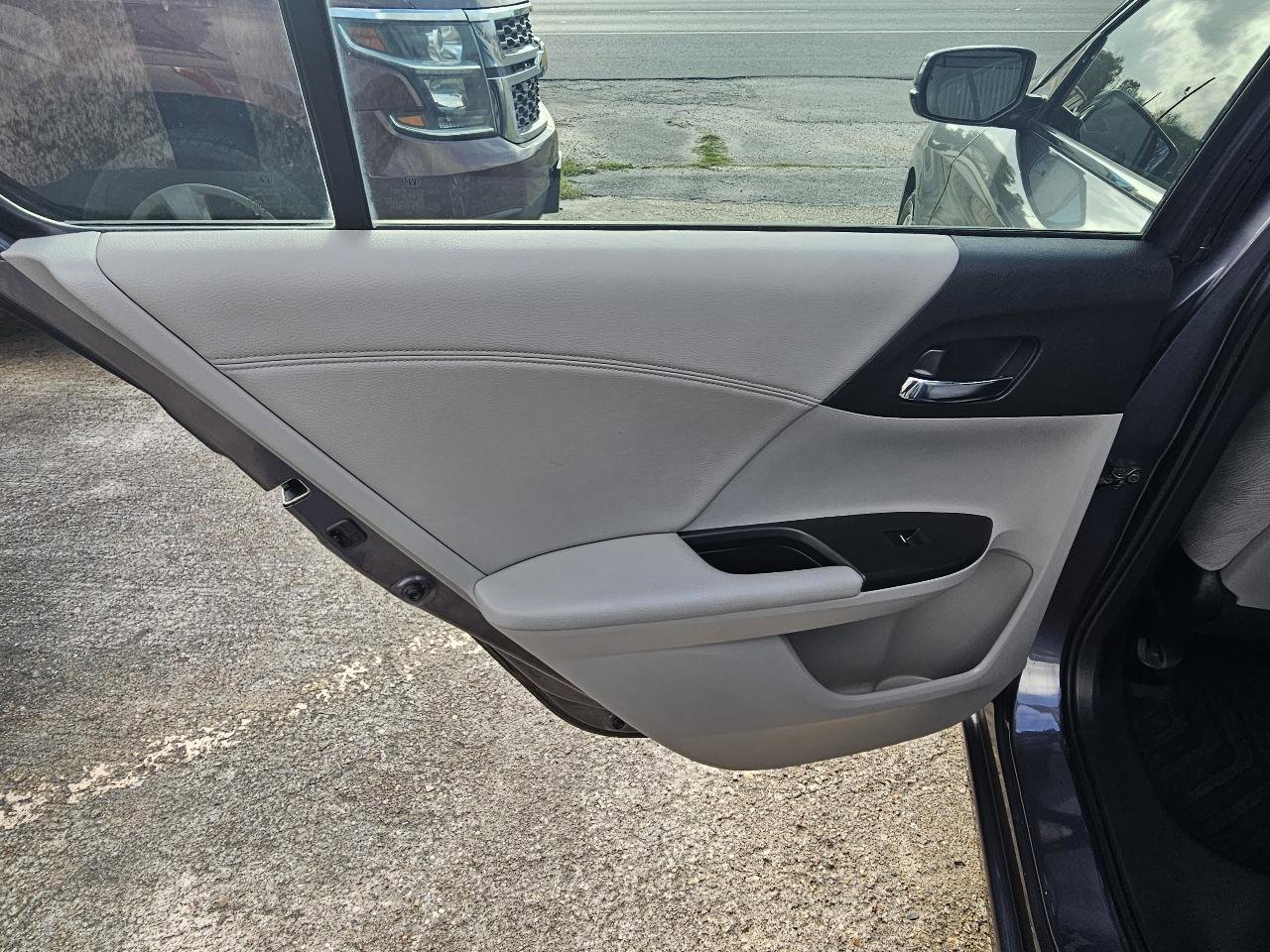 Used 2013 Honda Accord EX image 16
