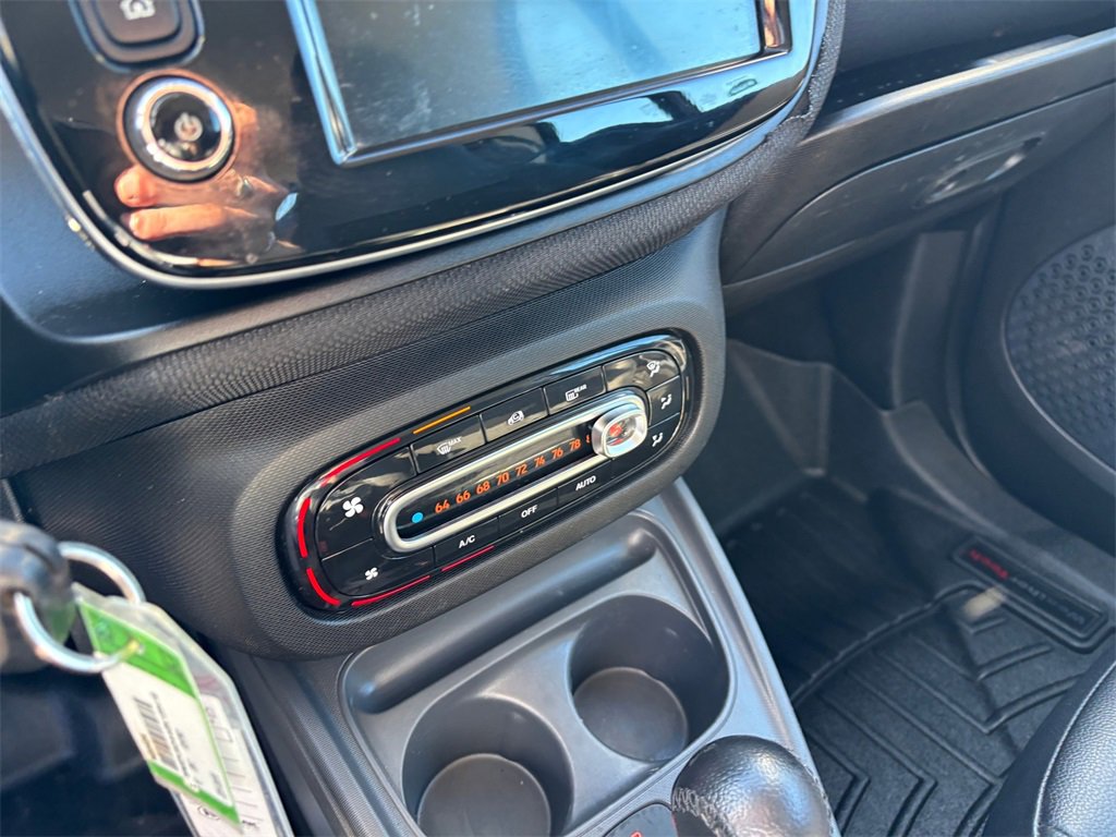 Used 2016 smart fortwo pure image 20