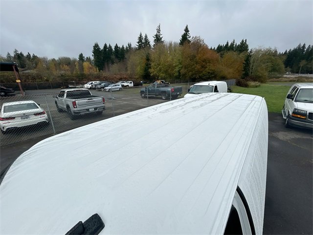 New 2025 Chevrolet Express 3500 Extended image 17