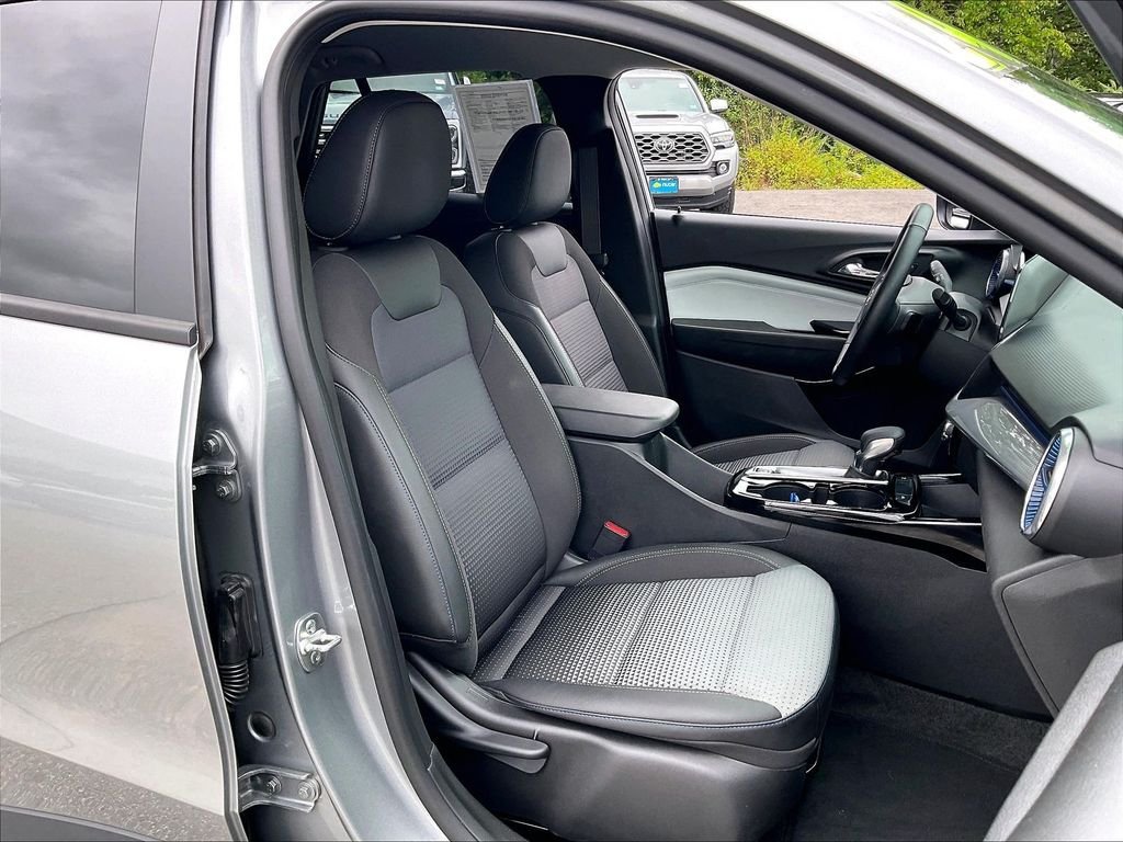 Used 2024 Chevrolet Trax LT w/ Driver Confidence Package FWD image 10