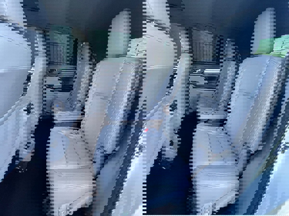 Used 2016 Toyota Highlander XLE image 16