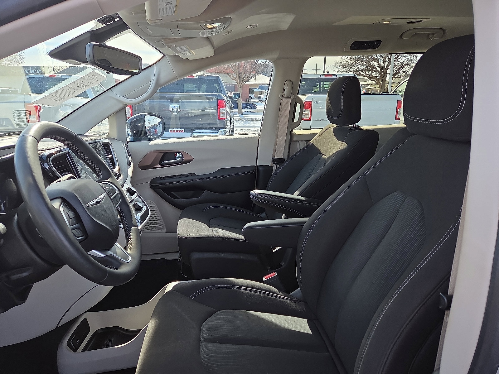 Used 2024 Chrysler Voyager LX image 13