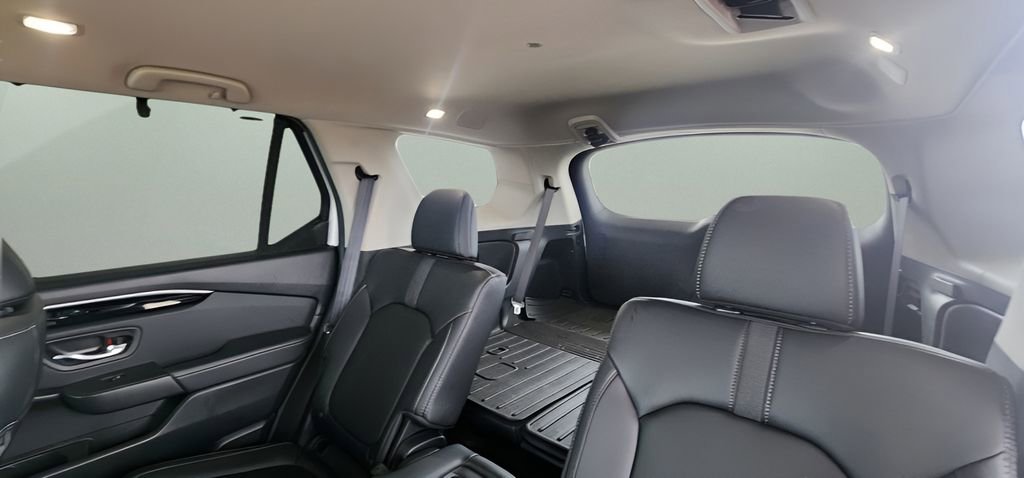 Used 2025 Honda Pilot EX-L image 12