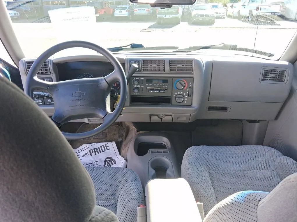 Used 1996 Chevrolet Blazer 4WD 4-Door image 16