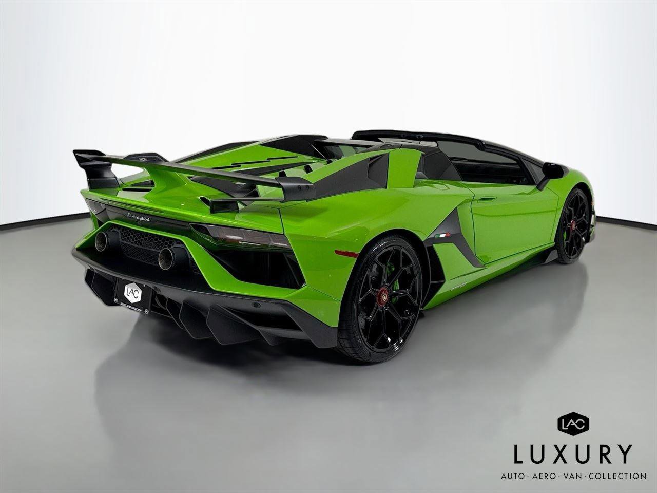 Used 2021 Lamborghini Aventador SVJ image 6