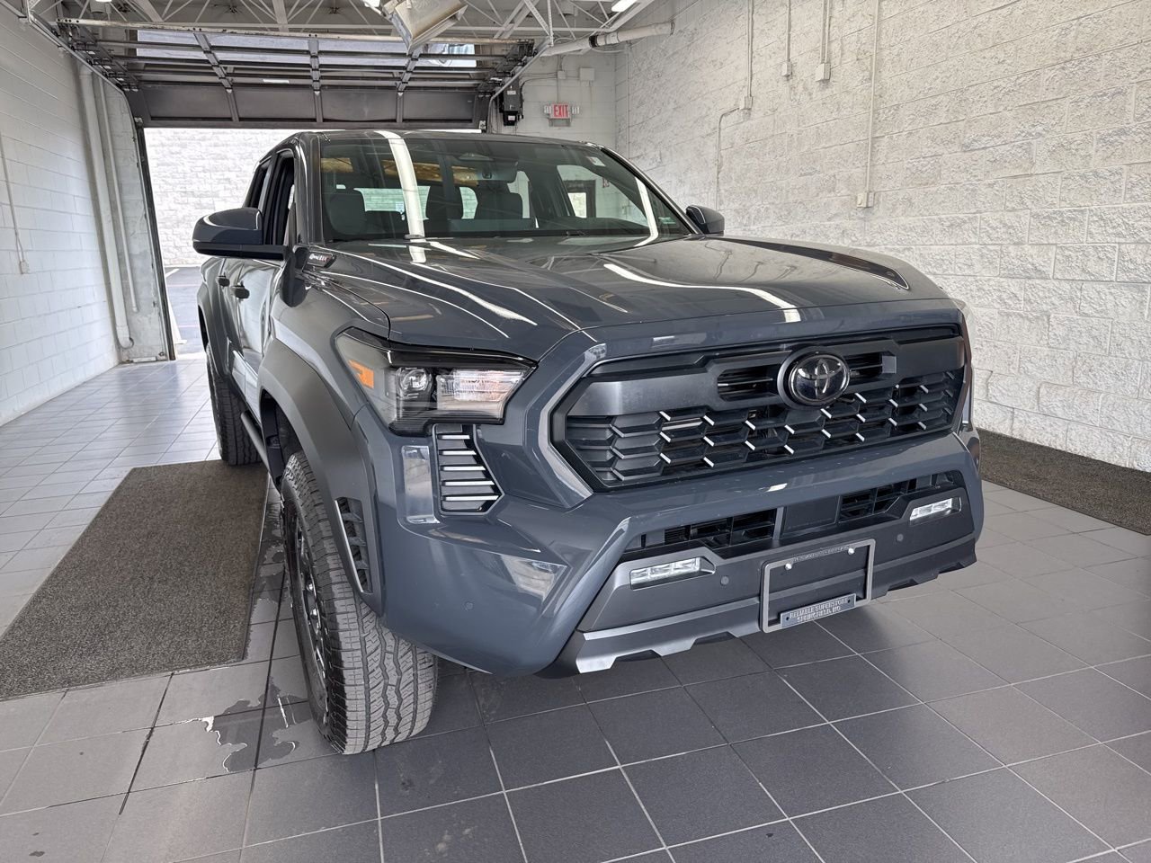 Certified 2025 Toyota Tacoma TRD Off-Road w/ TRD Off Road Upgrade Package image 2