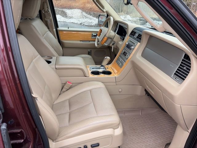 Used 2010 Lincoln Navigator 4WD image 29