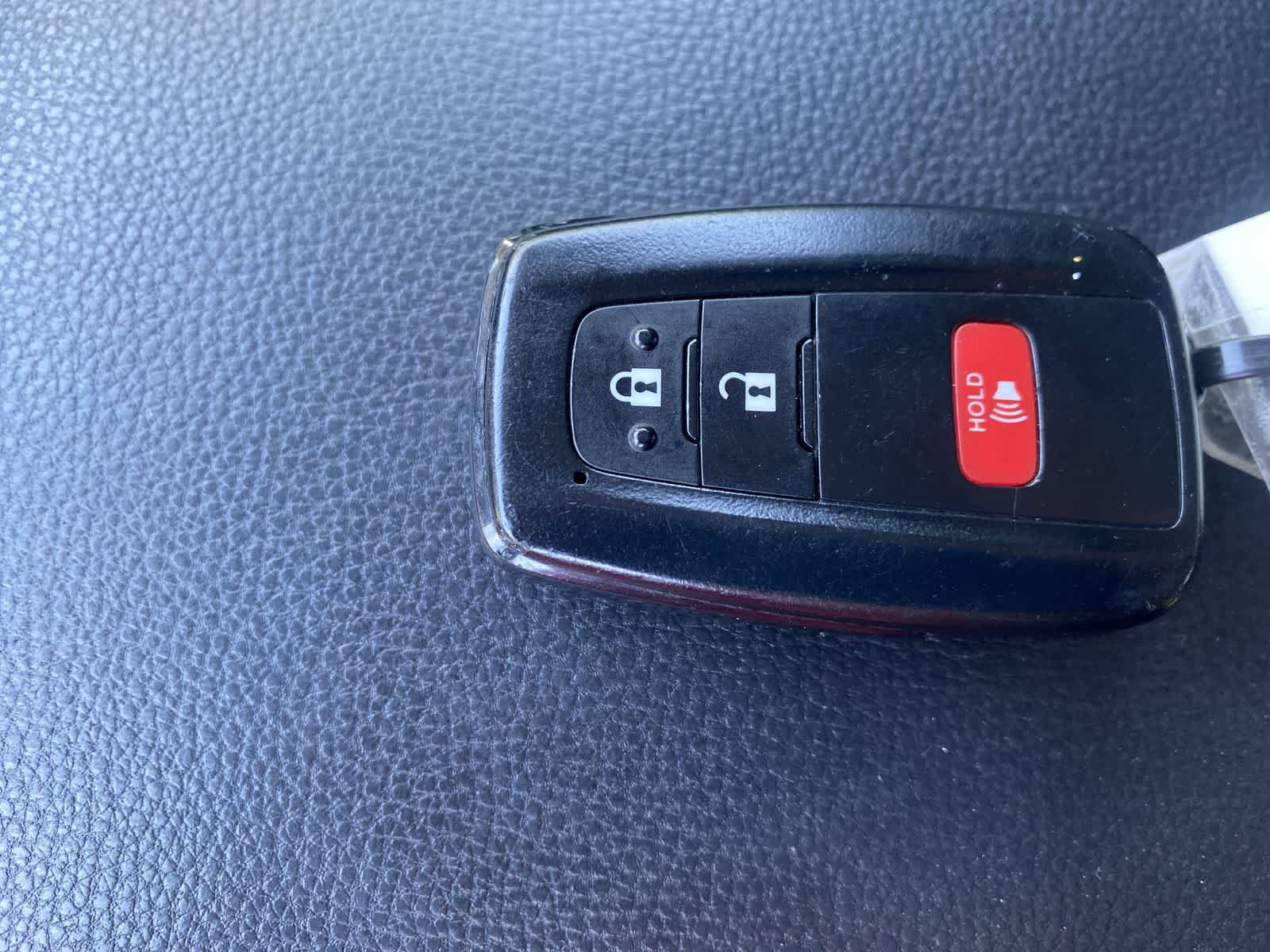 Used 2024 Toyota RAV4 XLE AWD/4WD image 59