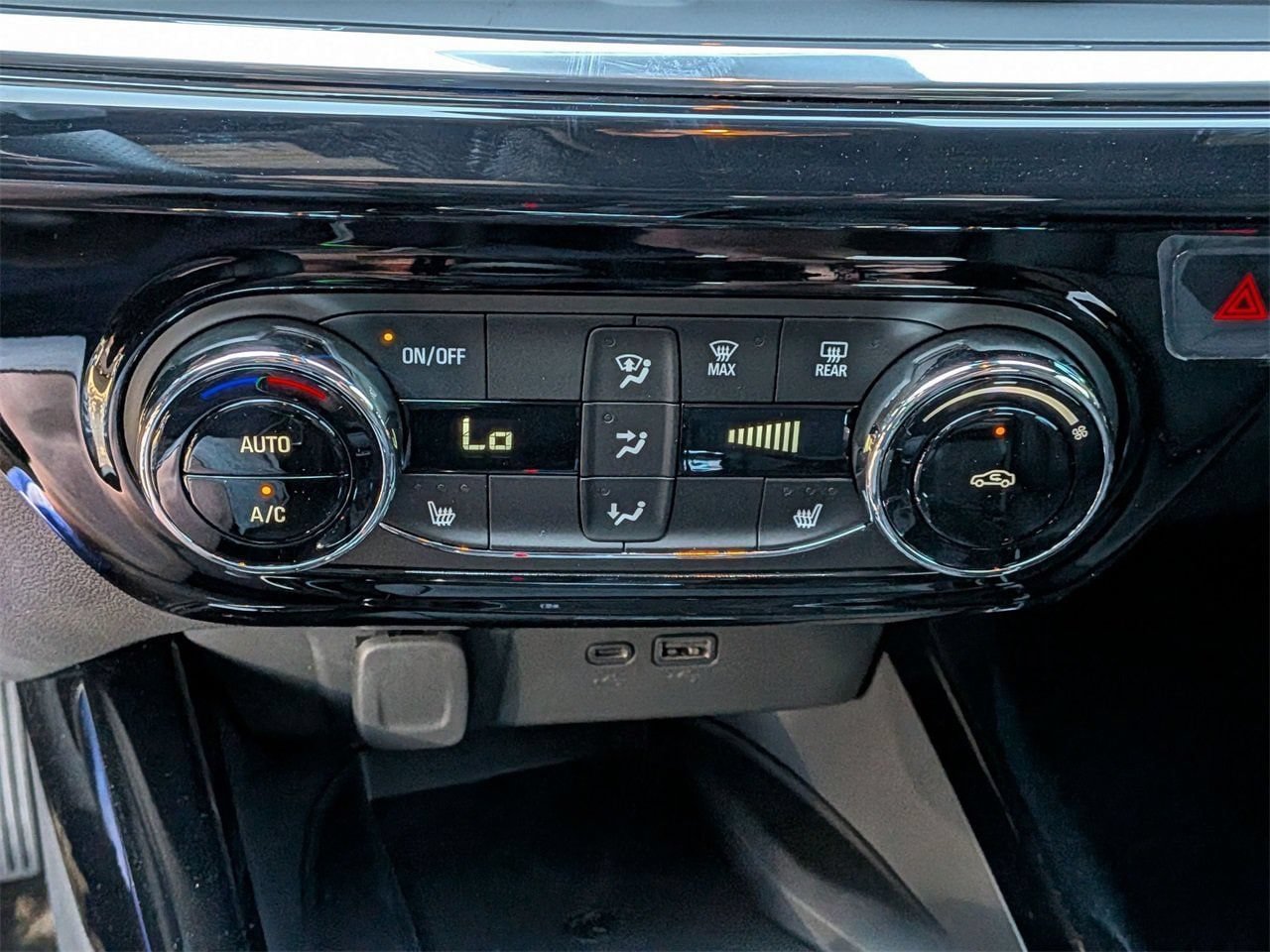New 2026 Chevrolet Trax RS w/ Sunroof Package FWD image 18