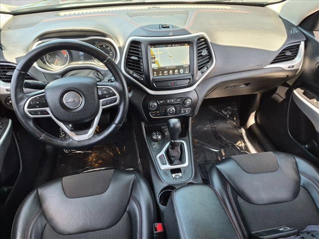 Used 2017 Jeep Cherokee Trailhawk w/ Comfort/Convenience Group AWD/4WD image 17