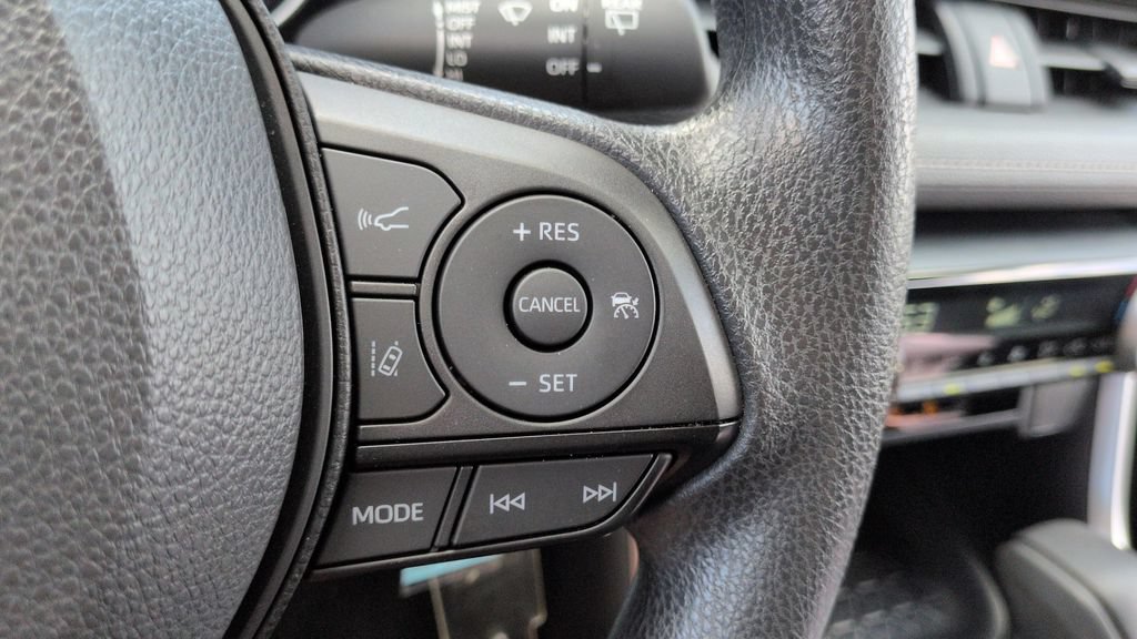 Used 2025 Toyota RAV4 LE AWD/4WD image 19