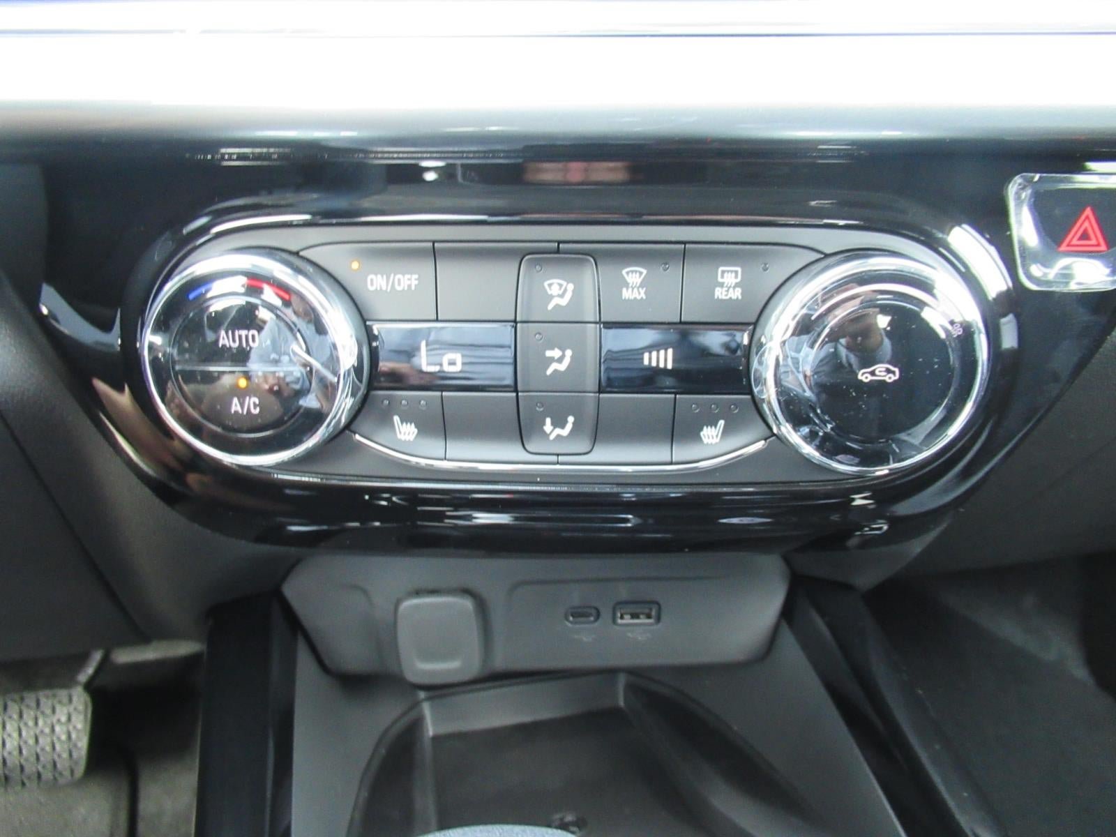New 2026 Chevrolet Trax LT w/ Sunroof Package FWD image 29
