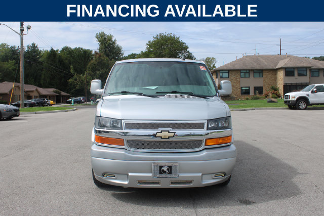 Used 2017 Chevrolet Express 2500 RWD image 3