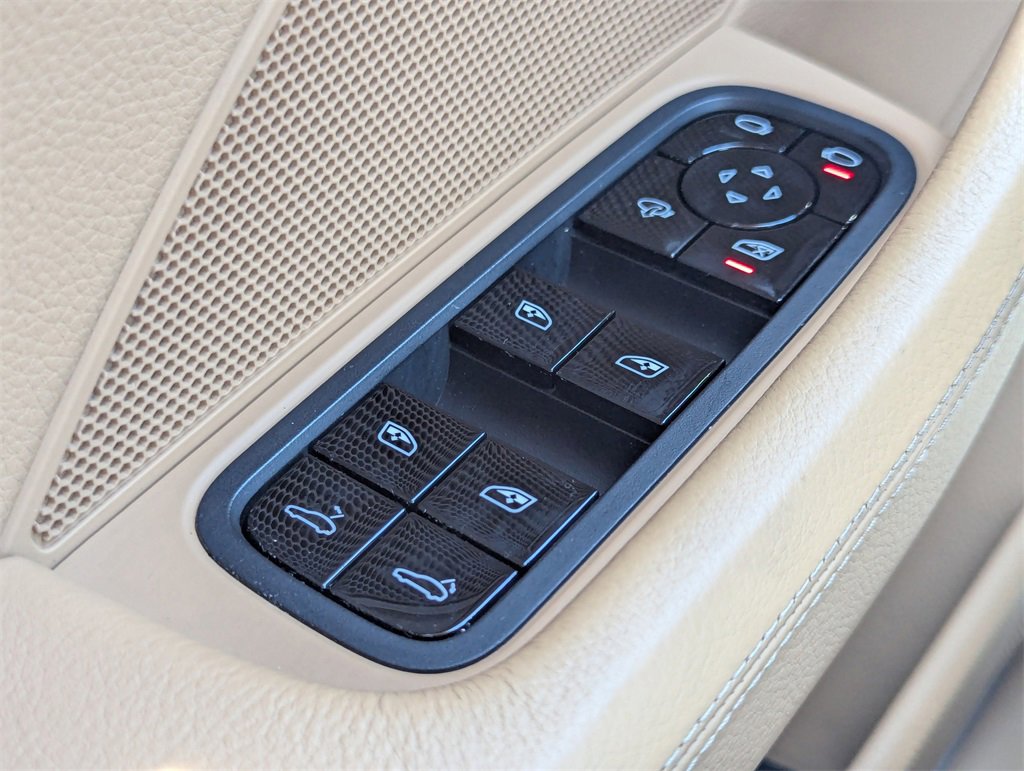 Used 2019 Porsche Panamera 4 image 18