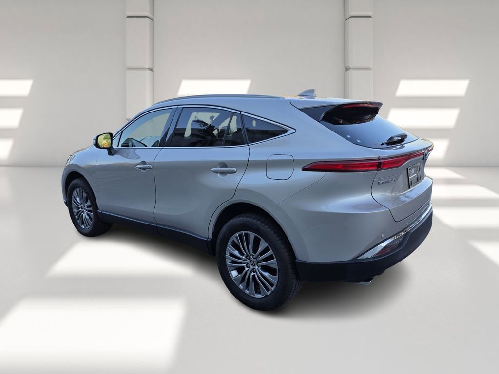 Used 2022 Toyota Venza XLE image 6