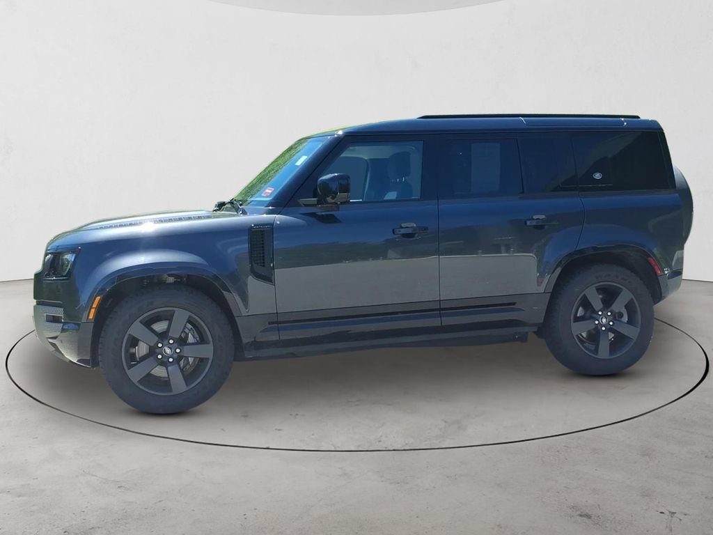 Used 2024 Land Rover Defender 110 X-Dynamic SE AWD/4WD image 8