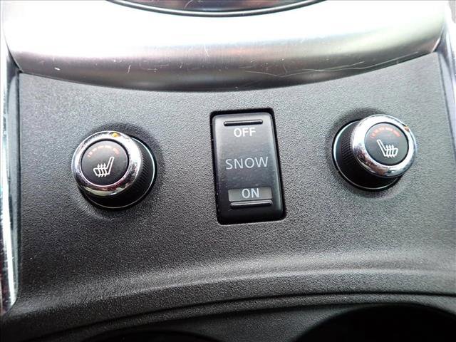 Used 2015 INFINITI Q40 AWD w/ Moonroof Package image 16