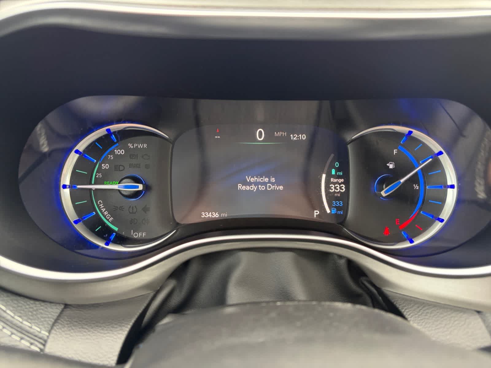 Used 2023 Chrysler Pacifica Limited w/ Uconnect Theater Family Group FWD image 25