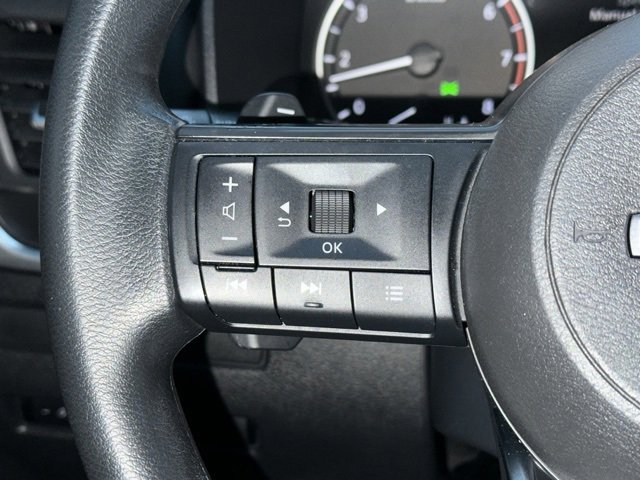 Used 2023 Nissan Rogue S image 38