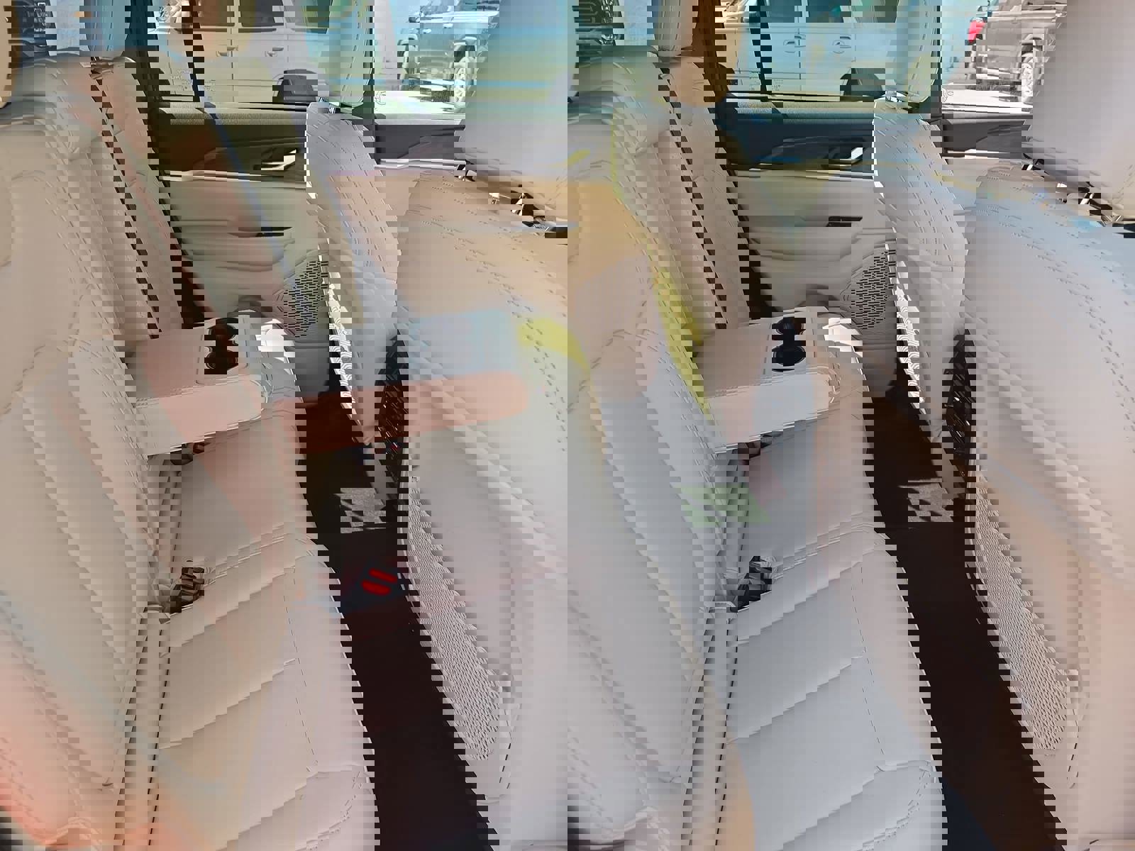 Used 2023 Jeep Grand Cherokee Limited w/ Black Appearance Package image 13