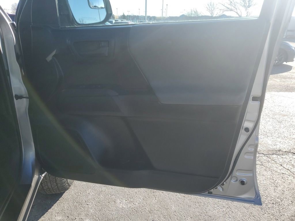 Used 2017 Toyota Tacoma SR w/ Tow Package image 30