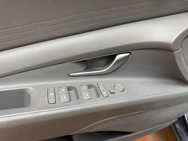 Used 2021 Hyundai Elantra SE FWD image 19