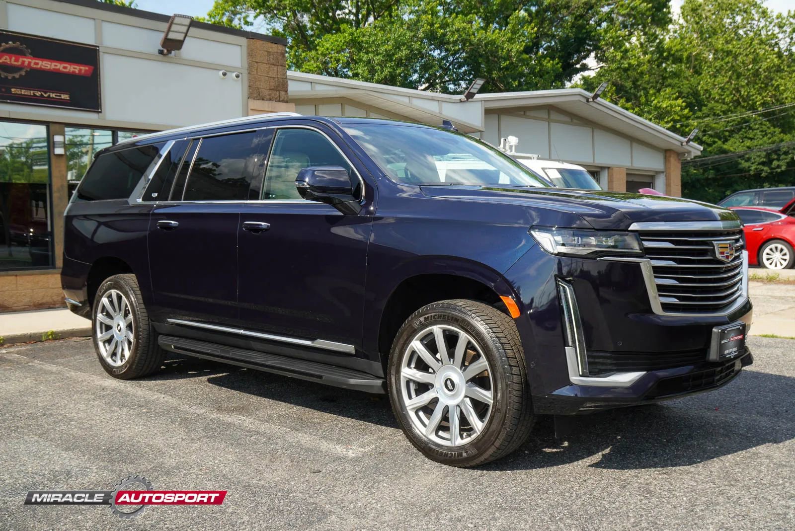 Used 2021 Cadillac Escalade ESV Premium Luxury Platinum AWD/4WD image 9