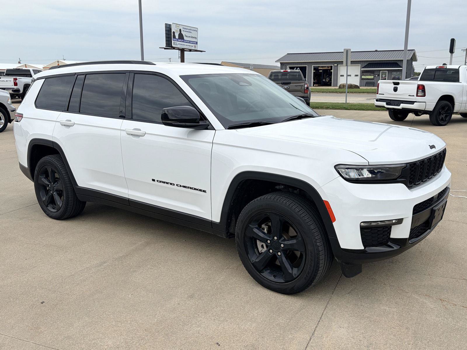 Used 2024 Jeep Grand Cherokee L Limited w/ Black Appearance Package AWD/4WD video 2