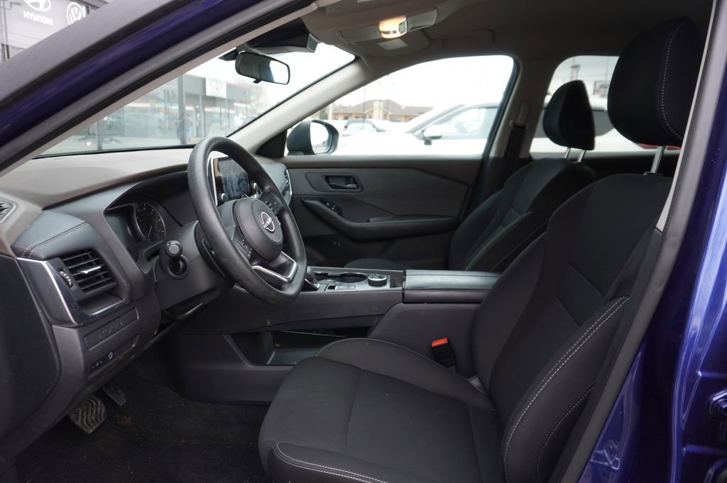 Used 2023 Nissan Rogue S image 2