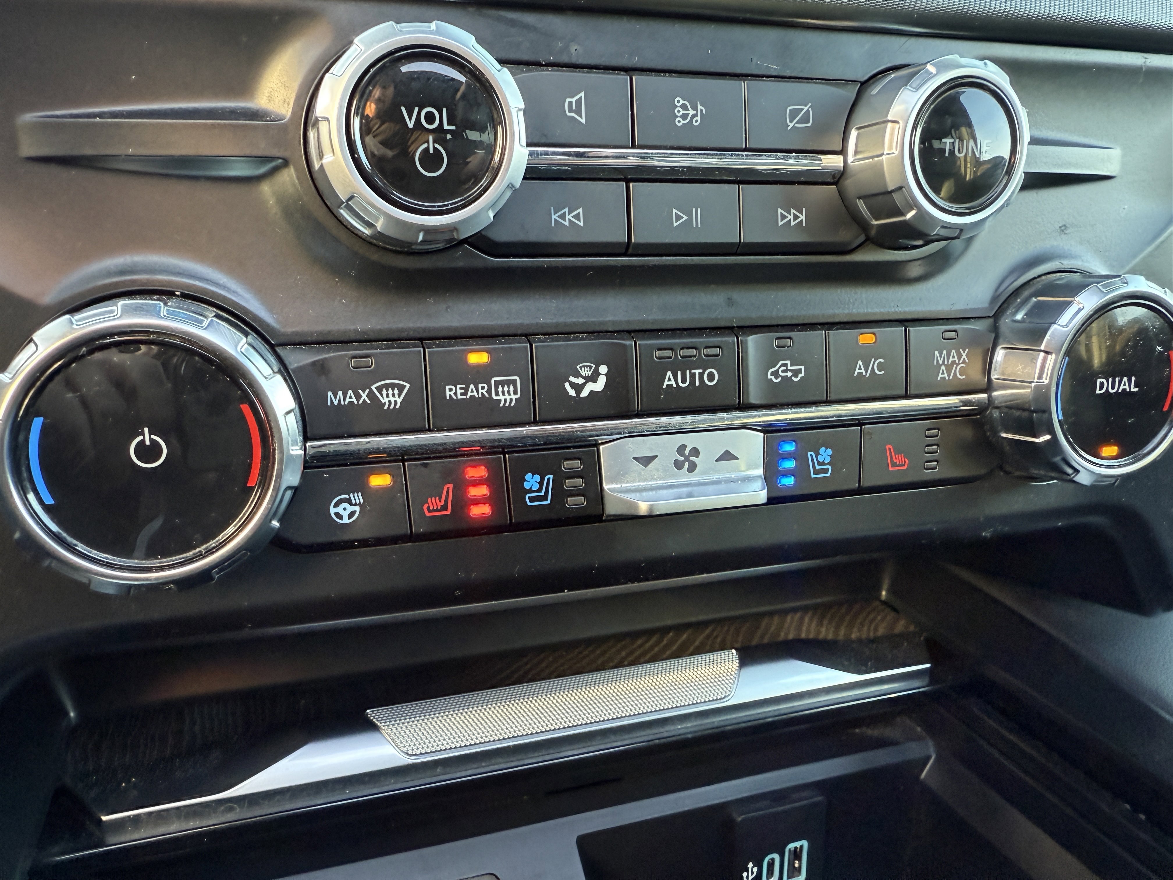 Used 2024 Ford F250 Platinum image 27