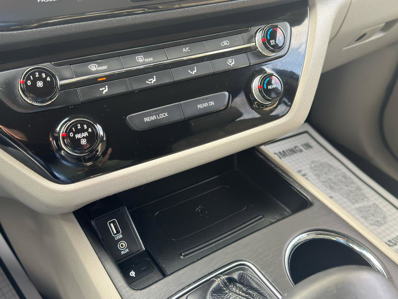 Used 2020 Kia Sedona EX image 27