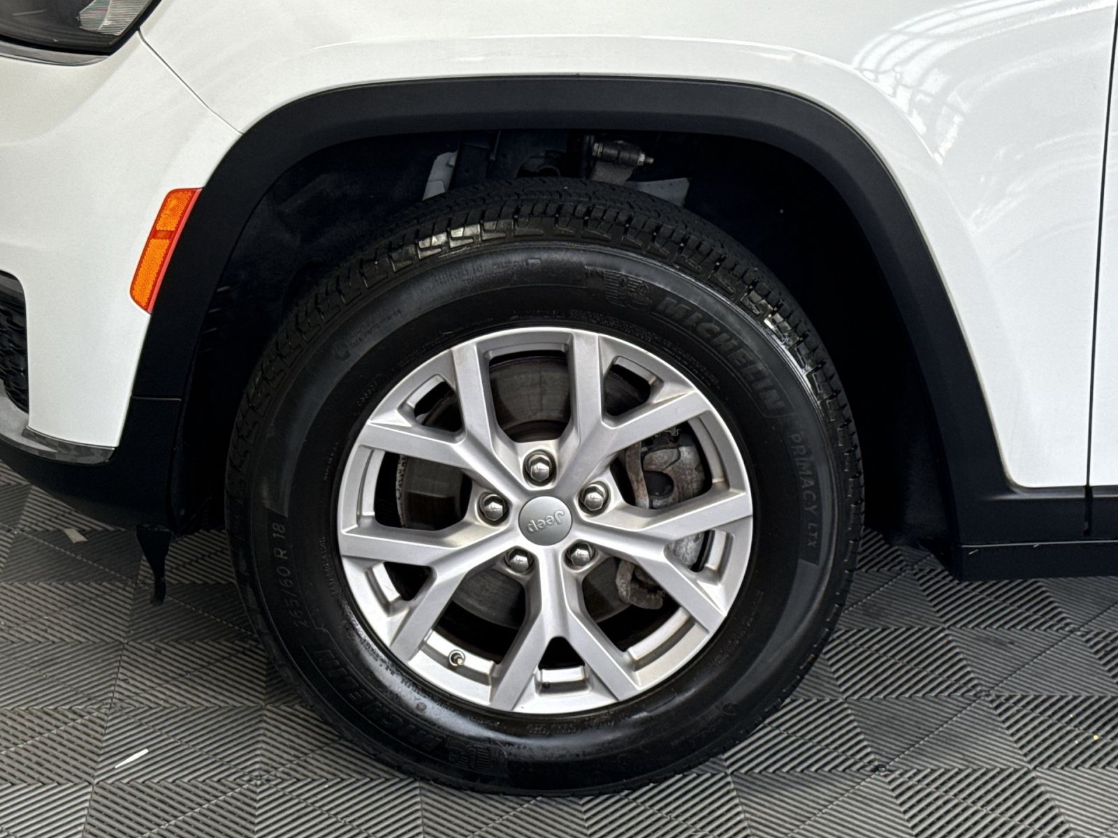 Used 2021 Jeep Grand Cherokee L Limited AWD/4WD image 24