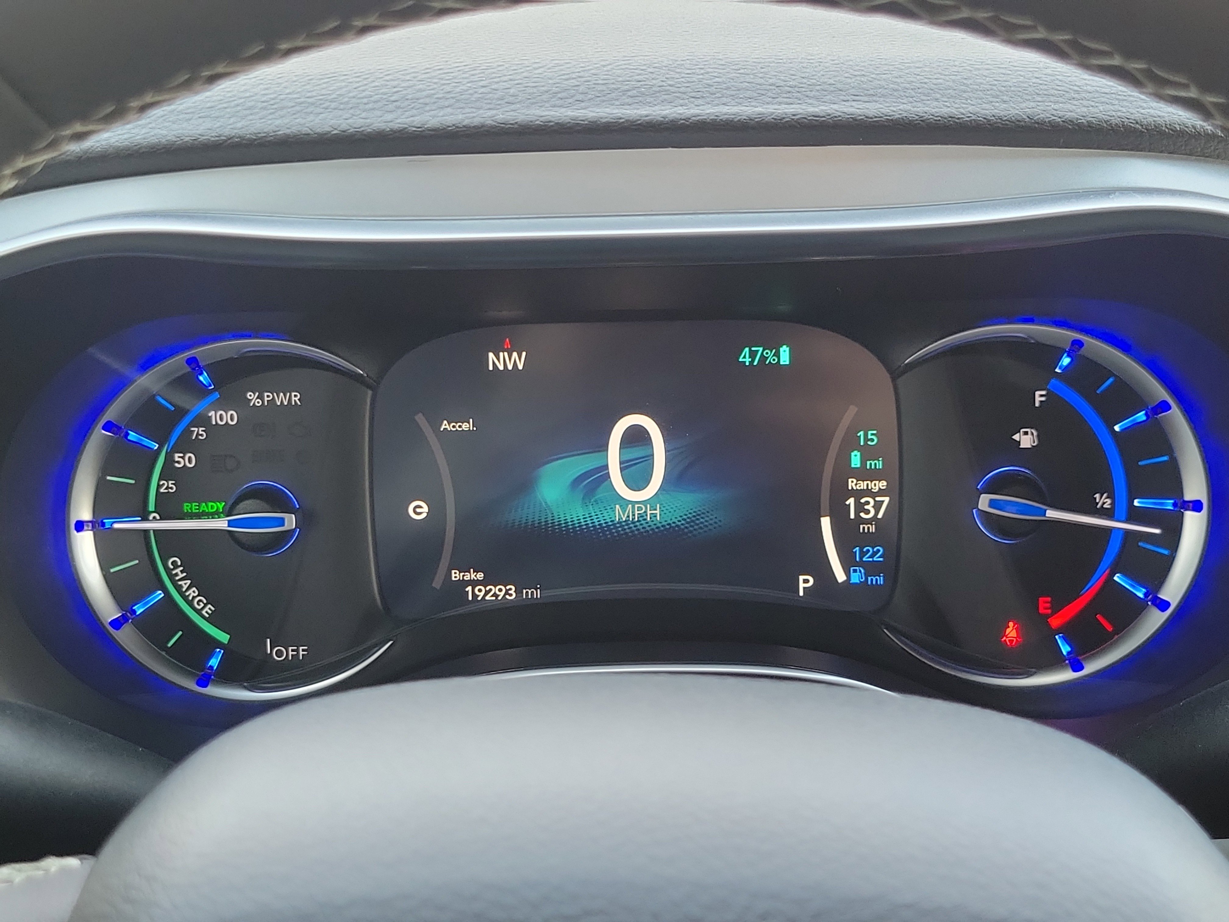 Used 2025 Chrysler Pacifica Premium image 10