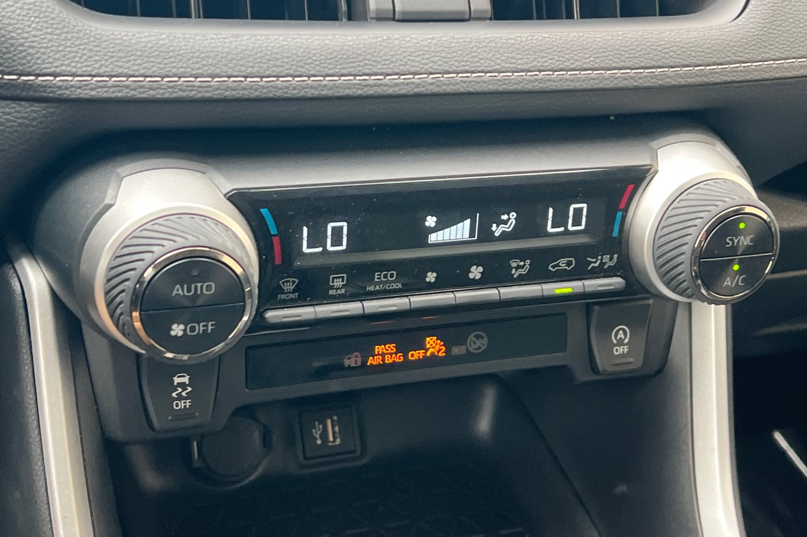 Used 2025 Toyota RAV4 XLE AWD/4WD image 23