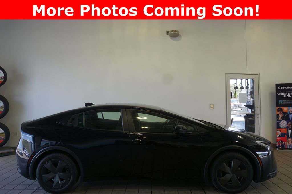 Used 2023 Toyota Prius LE FWD image 2