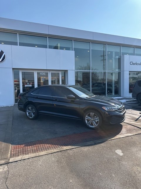 Certified 2024 Volkswagen Jetta SE w/ Panoramic Sunroof Package image 3