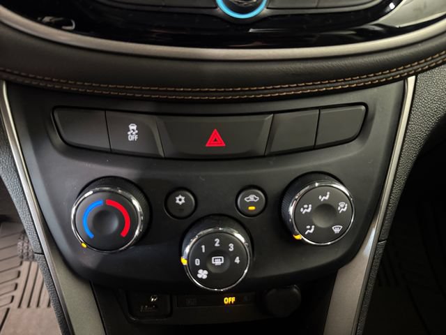 Used 2020 Chevrolet Trax LT w/ LT Convenience Package FWD image 3