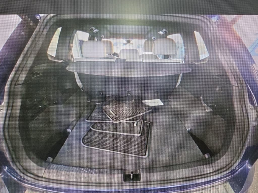Used 2022 Volkswagen Tiguan SEL R-Line image 12