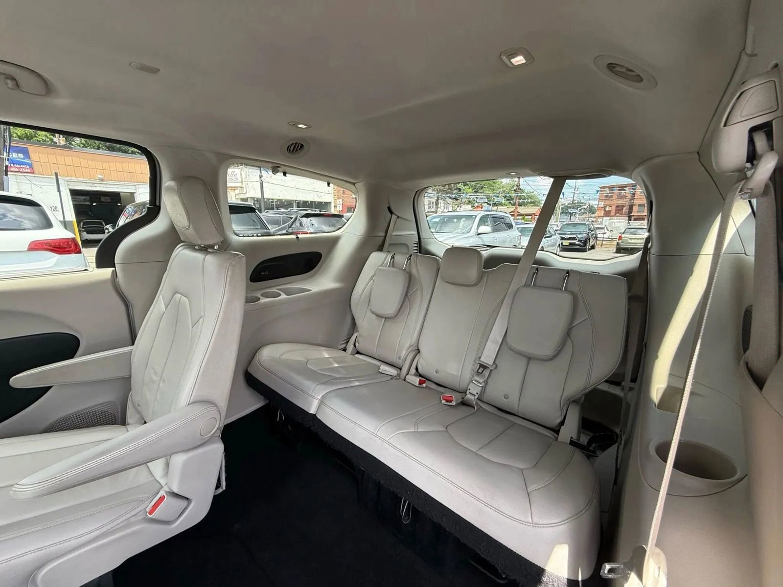 Used 2017 Chrysler Pacifica Touring-L w/ Tire & Wheel Group image 54