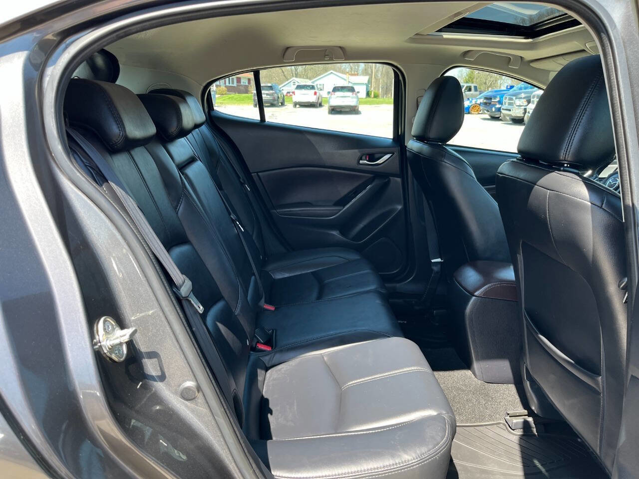 Used 2018 MAZDA MAZDA3 Touring FWD image 12