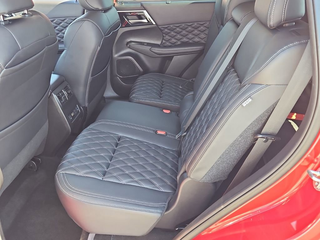 Used 2023 Mitsubishi Outlander SEL image 13