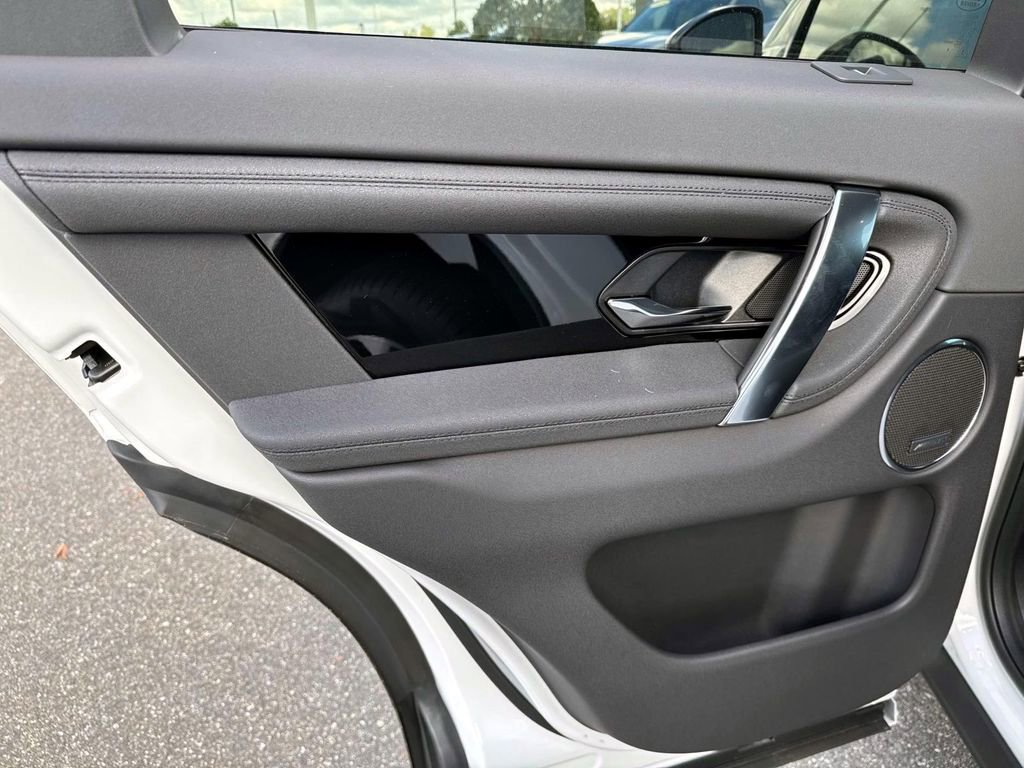 Used 2025 Land Rover Discovery Sport S image 12